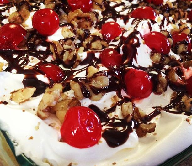Classic Banana Split Dessert (Crowd-Size Pan)