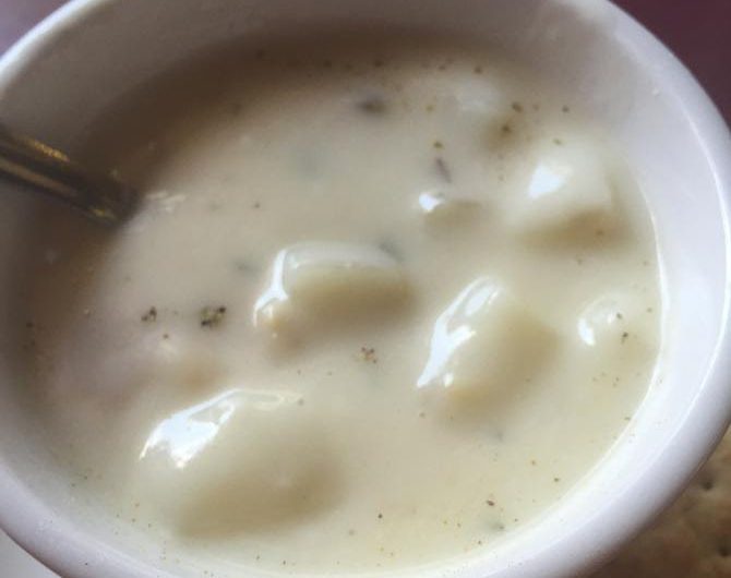 Easy Creamy Clam Chowder with Bacon
